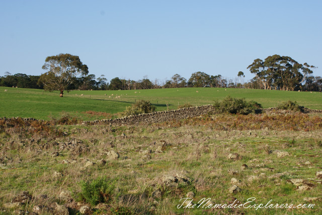 Australia, Victoria, Grampians, Mount Napier State Park - лавовые пещеры Byaduk Caves и Mt. Napier, , 