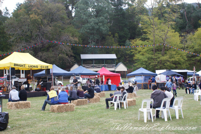 Australia, Victoria, Hight Country, Wandiligong. Maze, Chinese Swing Bridge, Nut Festival, , 