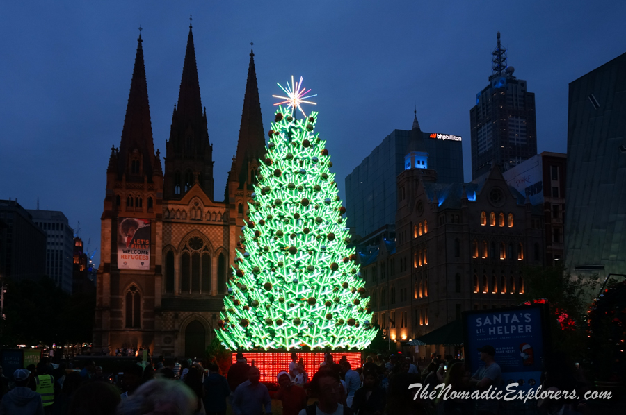 Australia, Victoria, Melbourne, Мельбурнские новогодние украшения на Federation Square, , 