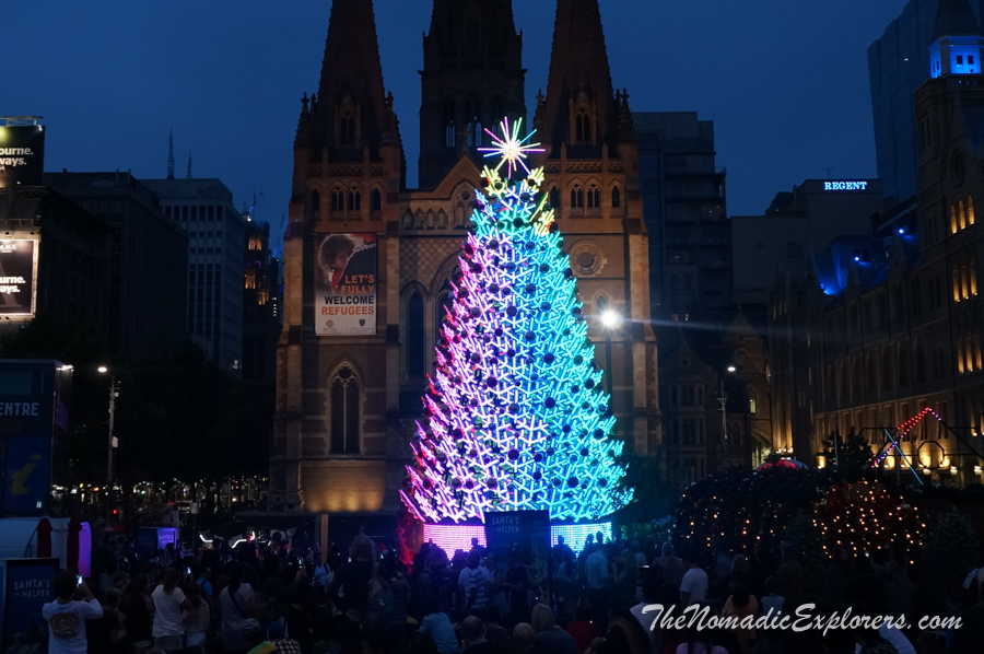 Australia, Victoria, Melbourne, Мельбурнские новогодние украшения на Federation Square, , 