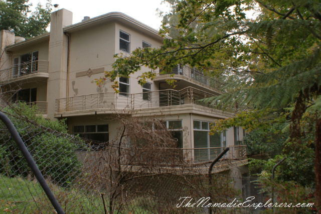 Australia, Victoria, Yarra Valley &amp; Dandenong Ranges, Looking for autumn. Alfred Nicholas Gardens (Burnham Beeches Estate), , 