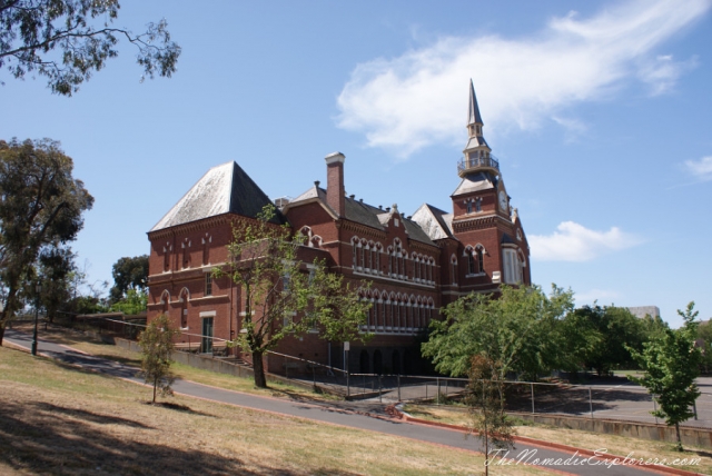 Australia, Victoria, Goldfields, Bendigo, A day in &quot;my&quot; life (in pictures) in Bendigo: The Body Beautiful exhibition, Bendigo Pottery, short walk, , 