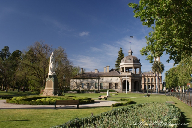 Australia, Victoria, Goldfields, Bendigo, A day in &quot;my&quot; life (in pictures) in Bendigo: The Body Beautiful exhibition, Bendigo Pottery, short walk, , 